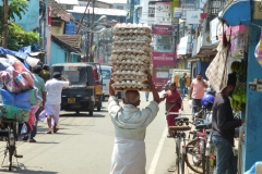 Carrying eggs at the wholesale market