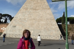 Frances at Piramide